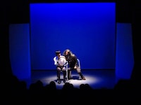 チョップリンのコント。タクシーの運転手に次々不思議な出来事が起こる。