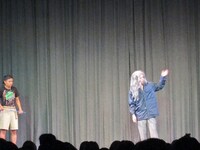 コント「カブトムシ」では、カブトムシを捕まえようとしている少年の前に謎のおじさんが現れる。