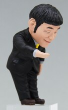 肥後克広の「どうぞどうぞ」を再現したダチョウ倶楽部ストラップ。(c)2011 OHTA PRODUCTION