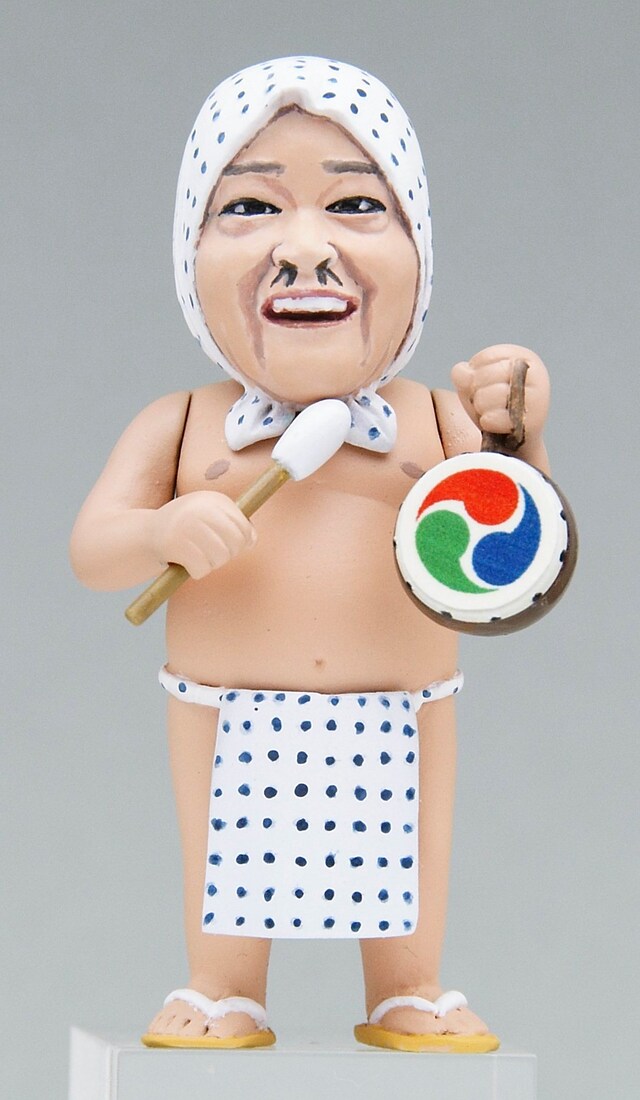 上島竜兵の「豆絞り」を再現したダチョウ倶楽部ストラップ。(c)2011 OHTA PRODUCTION