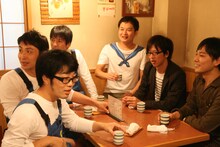 DVD「撮れ高次第」の一場面。写真右は鬼ヶ島。