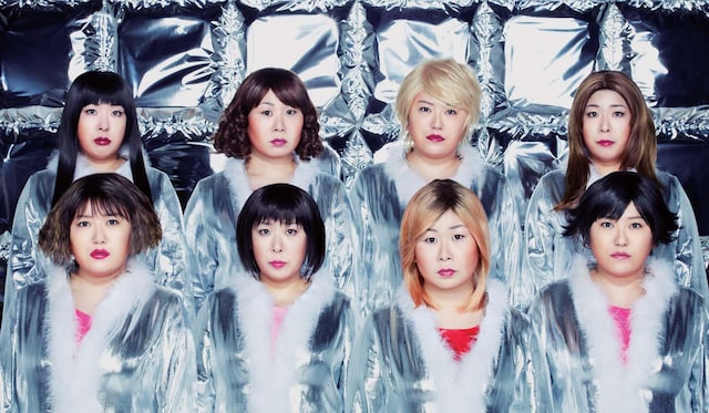 「BIG」新CMでモーニング娘。に扮し「LOVEマシーン」の替え歌を披露している森三中。写真は「LOVEマシーン」CDジャケットを森三中が“3人8役”で忠実に再現したもの。