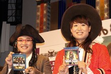 「パイレーツ・オブ・カリビアン/生命の泉」のBlu-ray＆DVD発売記念イベントに海賊姿で登場した南海キャンディーズ。