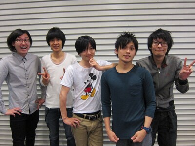 11月19日（土）に大阪・5upよしもとにてイベントライブ「ぎおマガ」を開催する祇園とポラロイドマガジン。