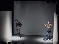 事故に遭い走馬燈を体験する青年。まさにこのコントの走馬燈のような仕掛けが。