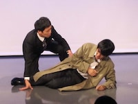 犯人の銃弾に倒れた警部。瀕死の状態で言ったセリフに後輩の刑事が疑問を抱く。