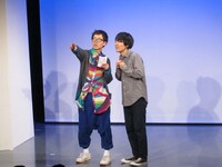 上京してきて不動産屋を探す青年。東京に住み慣れた人に道を教えてもらうがその道のりが気になる。金子の服は自前。