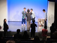 DVDイベントの様子。コントに出てきたポーズや、小道具なども使ったリクエストも。