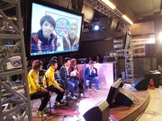 韓国で開催された「ロンドンハーツ」ファンミーティングの様子。ロンドンハーツブーツ1号2号はネットを通じて日本から参加した。(c)テレビ朝日