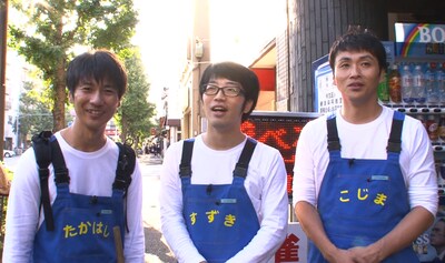 「撮れ高次第」でカヤック販売店に赴く（左から）キングオブコメディ高橋、ドランクドラゴン鈴木、アンジャッシュ児嶋。