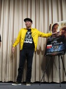 主人公の息子をベタ褒めするせいじ。「ヒップホップやるところも、うちの息子と一緒」と言い出すと、原西から「息子の宣伝はもうええねん」と止められた。