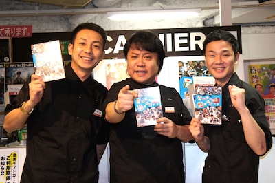 DVD「我が家のチャンネルG」発売を記念してSHIBUYA TSUTAYAにて1日店長イベントに登場した我が家。