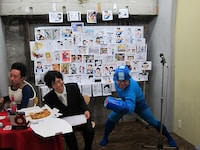 ガッツマンとの戦いをなげうって来たというロックマンは、お祝いロックマンギャグを披露。