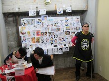 界王の登場にはベジータとヤムチャも爆笑。「とっておきのギャグをプレゼントしてやろう」というありがたいお言葉が。