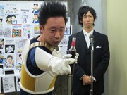 登場から顔が真っ赤な藤本。タイトルコールとくす玉で華々しく100回記念番組をスタート。