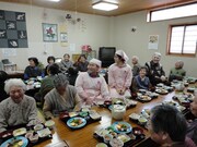 佐賀ではJA伊万里の助け合い組織「ほほえみの会」や「すいれん」を訪ねたほか、「唐津うまかもん市場」をお手伝い。