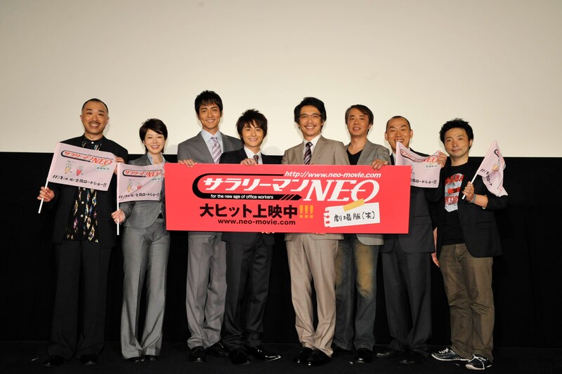 映画「サラリーマンNEO 劇場版（笑）」初日舞台挨拶の登壇者たち。(c)2011「劇場版サラリーマンNEO」製作委員会