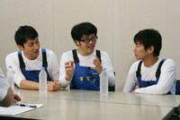 とある重大発表が行われる「撮れ高次第」第6回。これに伴い、あらためて番組に浮上した課題について、アンジャッシュ児嶋、ドランクドラゴン鈴木、キングオブコメディ高橋（左から）が会議を行う。