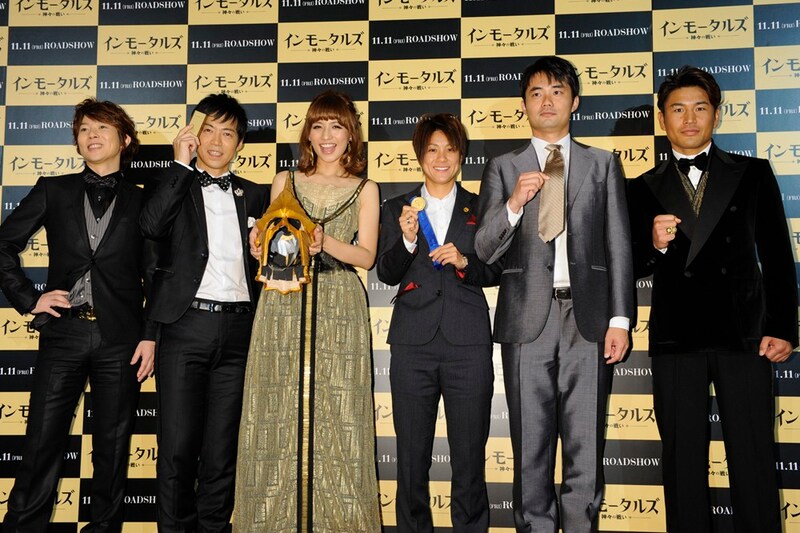 映画「インモータルズ -神々の戦い-」公開記念のプレミア3D試写会イベントに登場した（左から）川越達也、東貴博、優木まおみ、近賀ゆかり選手、杉村太蔵、魔裟斗。(c)2010 War of the Gods, LLC. All Rights Reserved.