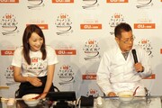 イベントでは加藤茶の自作メニュー「牛乳ラーメン」も試食。