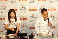 イベントでは加藤茶の自作メニュー「牛乳ラーメン」も試食。
