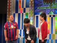 トップバッターのジューシーズ。いきなり噛んだ児玉に2人が財布でツッコミ。選抜決定。