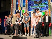 シソンヌはコント「ストリッパー」を披露。品川は悩むも退場に。