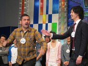 デニスは自己紹介ネタをするも「笑いの量」という理由で退場。