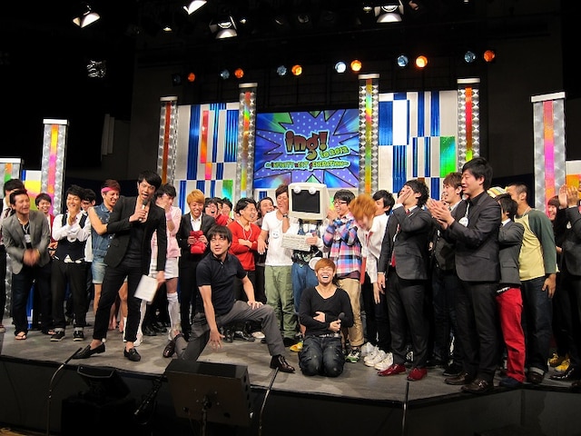 渋谷・ヨシモト∞ホールにて、吉本若手芸人出演の年末大型イベント「ing! to2012 ～iNFINITY nEXT gENERATION～」の記者発表。全54組の芸人の中で一番爆笑をとったのは元芸人の夏生となった。