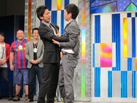 マンキンタンはインドネシア映画の一場面を披露するも、「新入社員に間違われる」という理由で退場。