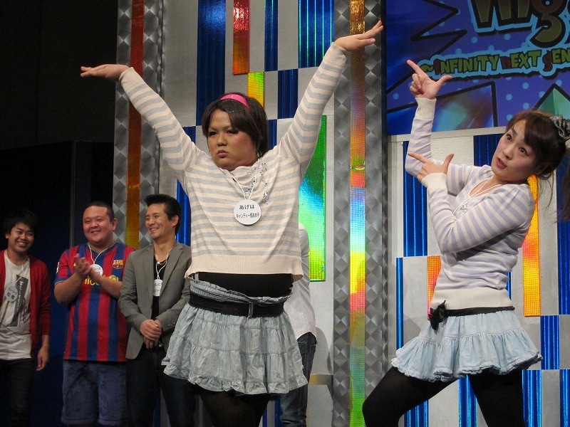 あげははショート漫才を披露するも退場。「悪い男ね」と捨て台詞を吐いて去っていった。