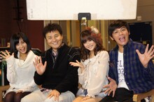 小島瑠璃子、渡辺徹、新垣里沙（モーニング娘。）、ますだおかだ岡田（左から）。