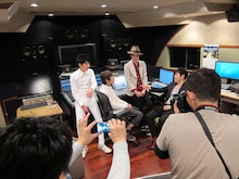 終始トークをしている4人。ノンスタが「THE MANZAI」でのキンコンの様子をいじる場面も。