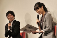 モヤモヤとーくショーの一場面。