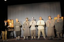 “坊主芸人”の（右から）アホマイルド高橋、アホマイルド坂本、レギュラー松本、鉄拳ら。