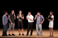 「笑顔の力」の一場面。