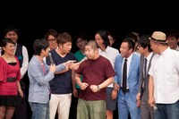 「笑顔の力」の一場面。