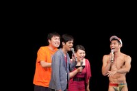 「笑顔の力」の一場面。