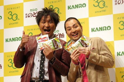 「カンロ健康のど飴 のど飴の日制定記念PRイベント」に登場したスリムクラブ。
