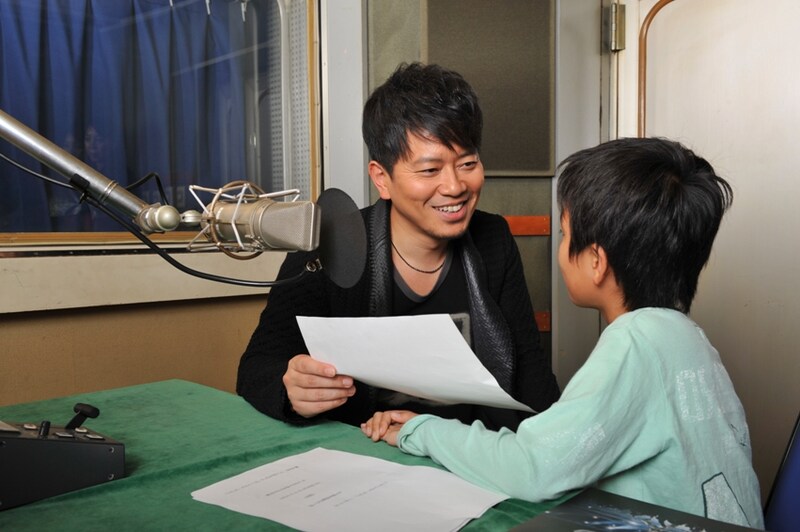 映画「リアル・スティール」のCMナレーションで初共演した宮迫親子。12月9日より全国公開。