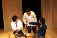 興奮の初日を迎えた「第13回東京03単独公演『図星中の図星』の一場面。