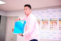 「47ご当地展～ウィンターコレクション～」会見の模様。(c)吉本興業