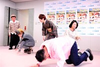 「47ご当地展～ウィンターコレクション～」会見の模様。(c)吉本興業