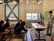 藤原の登場で生徒からの人気が減るのではと心配の井上先生。