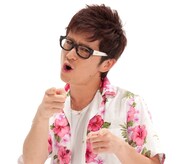 海外ドラマ「Hawaii Five-0」の宣伝隊長「チーム Five-0 日本リーダー」として、期間限定チーム「ハワウィ~ガールズ」を結成したオリエンタルラジオ藤森。