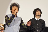 間寛平、間慎太郎父子（左から）。