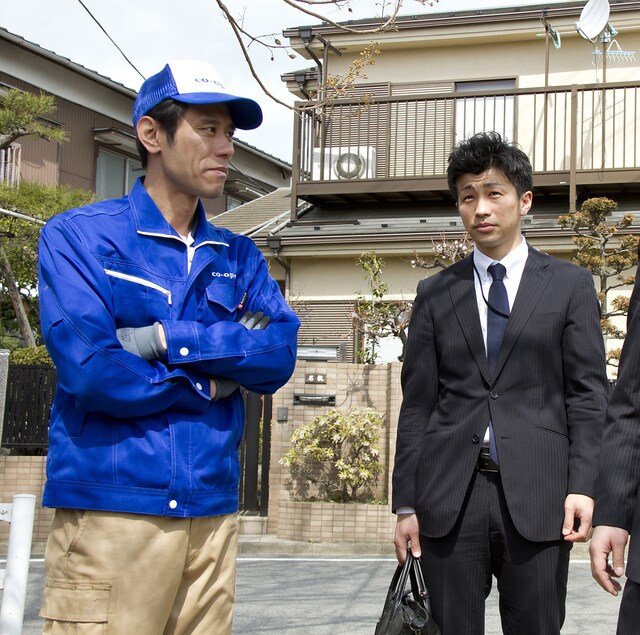 現在全国公開中の映画「アントキノイノチ」。写真は原田と原田演じる佐相の実在モデルとなった人物。(C)2011「アントキノイノチ」製作委員会