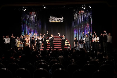 11月25日に、品川・よしもとプリンスシアターにて行われたイベントライブ「さよなら品川よしもとプリンスシアター～メモリー～」。若手からベテランまで30組以上の芸人たちが出演。(c)河村正和