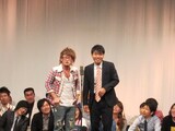 品川・よしもとプリンスシアターにて開催されたイベントライブ「ワレラ13～THE FINAL～」。この舞台で解散となったともくんとしんぺい。最後の漫才は13期の同期たちが見守る中で披露。