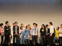 ケンカを始める久松と宮川。